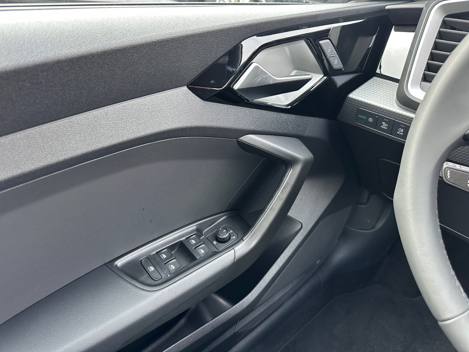 Foto 1 - A1 Sportback 30 TFSI S tronic S line Rückfahrk Sitzh LED Smartphone Interface, Chronosgrau