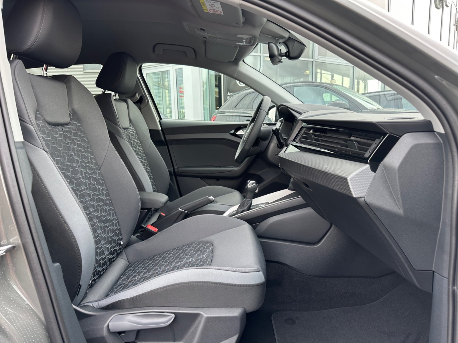 Foto 1 - A1 Sportback 30 TFSI S tronic S line Rückfahrk Sitzh LED Smartphone Interface, Chronosgrau