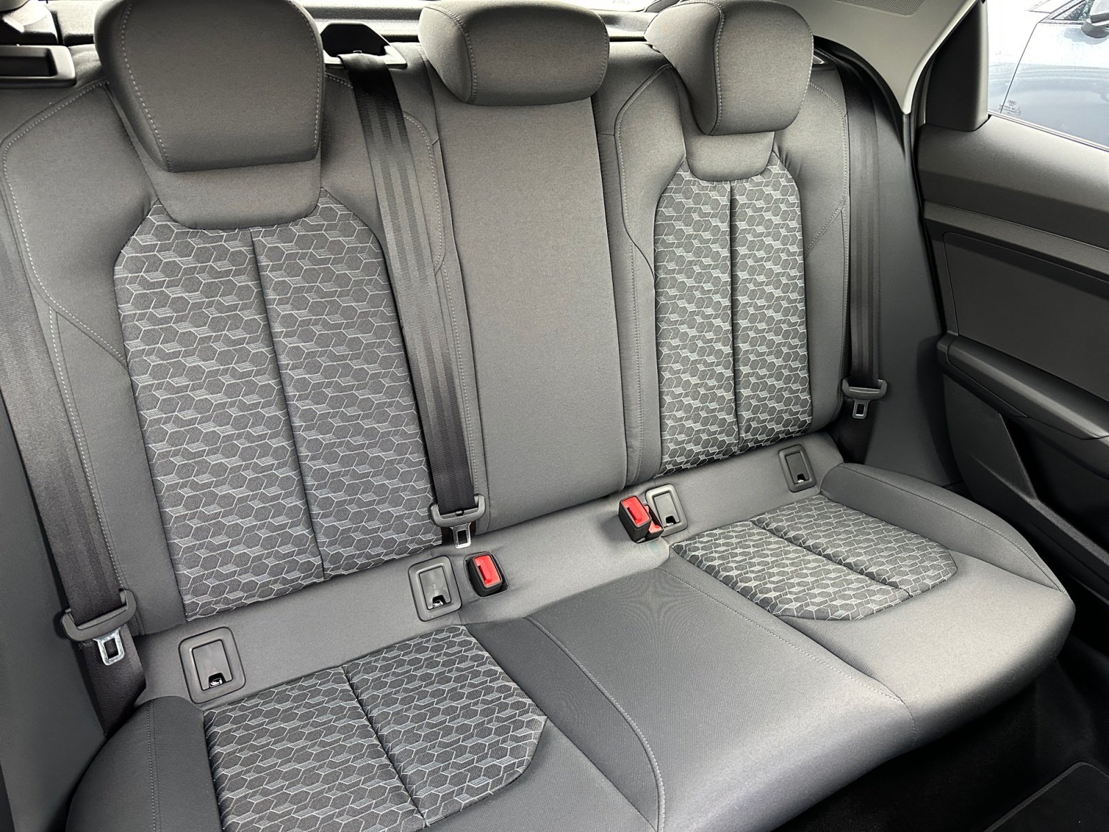 Foto 1 - A1 Sportback 30 TFSI S tronic S line Rückfahrk Sitzh LED Smartphone Interface, Chronosgrau